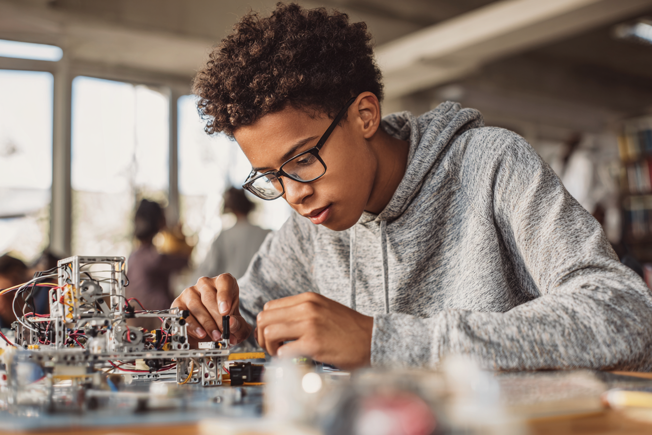 Hands-On STEM Labs: Engaging Every Learner with Low-Cost, Inquiry-Based Kits